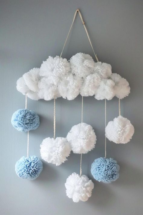 Decor For My Room, How To Make Home Decor Crafts, Home Decor Ideas Handmade Arts & Crafts, Yarn Wall Decor Diy, Diy's For Your Room, Home Projects Ideas, Pompon Ideas, Decor Room Ideas Diy, Paper Room Decor Diy