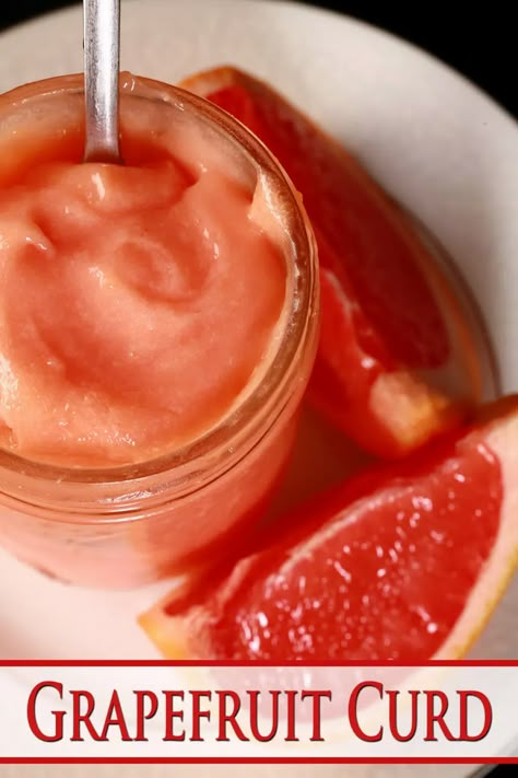 A jar of pink grapefruit curd on a plate, next to slices of pink grapefruit. Grapefruit Jelly Recipe, Grapefruit Curd, Jeruk Bali, Curd Recipes, Fruit Curd, Grapefruit Recipes, Food In Jars, Candy Cocktails, Sweet Sauces