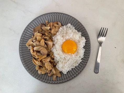 Rice With Egg Yolk, Rice With Egg, Healthy Lunch Snacks, Noah Beck, Calorie Recipes, Food Inspo, Lunch Snacks, An Egg, Egg Yolk