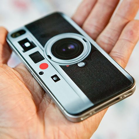 Remember the awesome Leica M9 iPhone 4 skin that we featured back in August? If you desperately wanted one, today is your lucky day -- we've created our ow Iphone Diy, Rangefinder Camera, Geek Gadgets, Iphone 4 Case, Iphone Camera, Camera Case, Iphone Cover, Coque Iphone, Look Alike