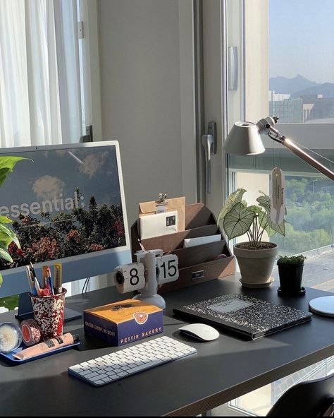 Cluttered Desk Aesthetic, 2 Monitor Desk Setup, Aesthetic Study Desk, Desk Setup Aesthetic, Imac Desk Setup, Cool Interior, Study Desk Decor, Home Studio Setup, Aesthetic Study