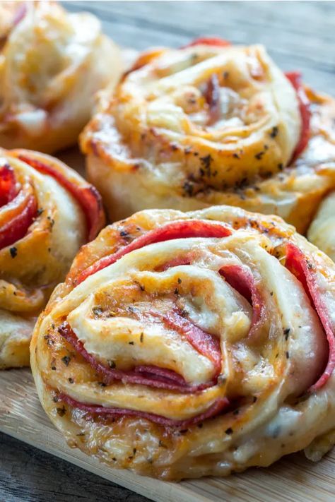 Homemade Pizza Rolls - A Great Party Food Appetizer or Snack Homemade Pizza Rolls, Pizza Roll Recipe, Appetizers Easy Finger Food, Best Appetizer Recipes, Superbowl Snacks, Pizza Recipes Homemade, Pizza Rolls, Football Food, Party Food Appetizers