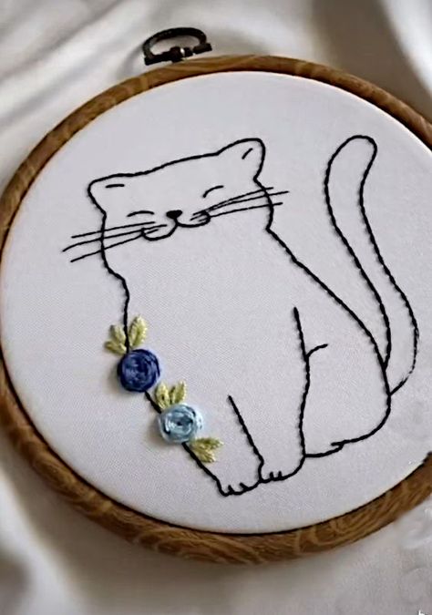 Minimal Tattoo Designs, Embroidery Jeans Diy, Simple Cat Drawing, Minimal Tattoo Ideas, Magic Runes, Cat Embroidery Design, Embroidery Hoop Crafts, Clothes Embroidery Diy, Cat Embroidery