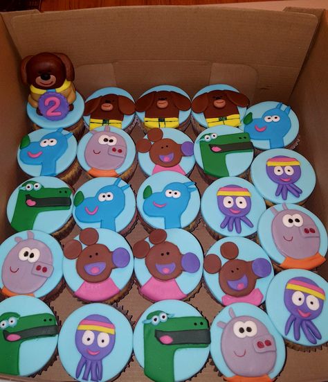 Hey Duggee cupcakes with fondant decorations Hey Duggee Cupcakes, Duggee Party, Cupcakes With Fondant, Boys 1st Birthday Cake, Hey Duggee, Cupcakes For Boys, 2nd Birthday Boys, 2 Birthday Cake, Fondant Cake Toppers