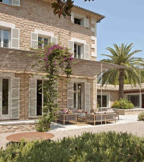 Greek Style Home, Mediterranean Aesthetic, Italy House, Mediterranean Design, Mediterranean Garden, Mediterranean Home, Mediterranean Homes, French Country House, Architecture Exterior