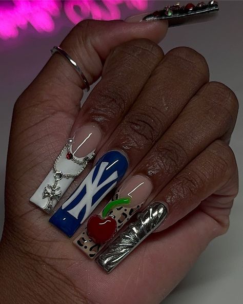 It took me 45 min and 100 tries to do the NY nail but we made it 😩 𝑱𝑼𝑳𝒀 𝑨𝑷𝑷𝑶𝑰𝑵𝑻𝑴𝑬𝑵𝑻𝑺 𝑨𝑽𝑨𝑰𝑳𝑨𝑩𝑳𝑬 𝑼𝒔𝒊𝒏𝒈 𝒎𝒚 𝒏𝒂𝒊𝒍 𝒕𝒊𝒑𝒔 𝒚𝒐𝒖 𝒄𝒂𝒏 𝒑𝒖𝒓𝒄𝒉𝒂𝒔𝒆 𝒃𝒚 𝒄𝒍𝒊𝒄𝒌𝒊𝒏𝒈 𝒕𝒉𝒆 𝒍𝒊𝒏𝒌 𝒊𝒏 𝒎𝒚 𝒃𝒊𝒐 You can get these nail charms by clicking the link in my bio and purchasing from my Amazon storefront #𝒏𝒚𝒄𝒏𝒂𝒊𝒍𝒕𝒆𝒄𝒉 #𝒃𝒓𝒐𝒐𝒌𝒍𝒚𝒏𝒏𝒂𝒊𝒍𝒕𝒆𝒄𝒉 #𝒏𝒂𝒊𝒍𝒔 #𝒏𝒂𝒊𝒍𝒕𝒆𝒄𝒉𝒕𝒊𝒑𝒔 #𝒏𝒂𝒊𝒍𝒂𝒓𝒕 #𝒏𝒂𝒊𝒍𝒔𝒐𝒇𝒊𝒏𝒔𝒕𝒂𝒈𝒓𝒂𝒎 #𝒂𝒄𝒓𝒚𝒍𝒊𝒄𝒏𝒂𝒊𝒍𝒔 #𝒇𝒓𝒆𝒆𝒔𝒕𝒚𝒍𝒆𝒏𝒂𝒊𝒍𝒔 #𝒃𝒊𝒓𝒕𝒉𝒅𝒂𝒚𝒏𝒂𝒊𝒍𝒔 #𝒏𝒂𝒊𝒍𝒔 #𝒇𝒓𝒆𝒏𝒄𝒉𝒏𝒂𝒊𝒍𝒔 #𝒔𝒉𝒐𝒓𝒕𝒂𝒄𝒓𝒚𝒍𝒊𝒄𝒏𝒂𝒊𝒍𝒔 #𝒂𝒕𝒍𝒏𝒂𝒊𝒍𝒕𝒆𝒄𝒉 #𝒂𝒕𝒍𝒂𝒏𝒕𝒂𝒏𝒂𝒊𝒍𝒕𝒆𝒄𝒉 #𝒃𝒍𝒂𝒄𝒌𝒈𝒊𝒓𝒍𝒏𝒂𝒊𝒍𝒔 90s Hip Hop Nails, New York Theme Nails, New York Nail Designs, White Freestyle Nails Acrylic, Colorful Design Nails, Fun Birthday Nail Designs, Ny Nails Design, New York Nails Designs Nyc, Nyc Nails Designs