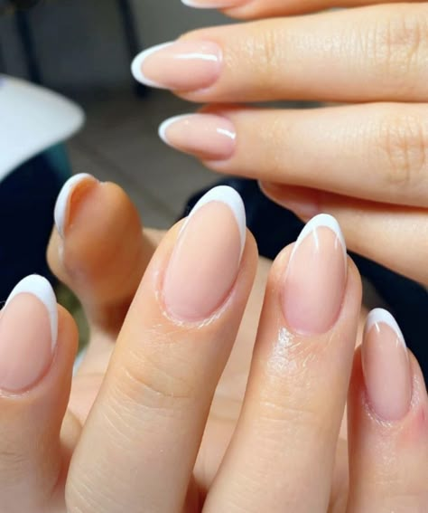 Almond Nails At Home, French Nails At Home, American Tip Nails, Big Nails, Classic Nail Art, Short French Tip Nails, Classic Nail, Nails For Summer, Nude Nail Designs