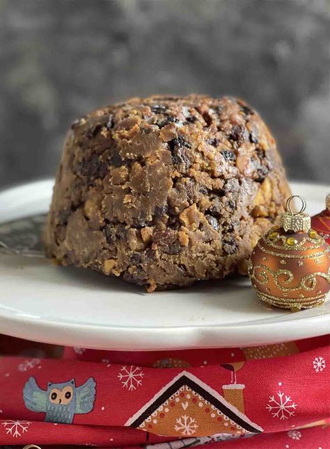 Slow Cooker Christmas Pudding - Great British Recipes Slow Cooker Christmas, Xmas Pudding, Christmas Pudding Recipes, British Recipes, British Food, Christmas Pudding, Water Level, Great British, Cooker Recipes