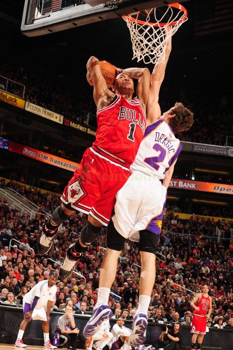 Derrick Rose dunk on Dragic. "Derrick Rose can go upstairs!" Derrick Rose Dunk, Derrick Rose Wallpapers, Best Dunks, Nba Basketball Art, Basketball Players Nba, Ball Aesthetic, Basketball Highlights, Basketball Photography, Chicago Sports