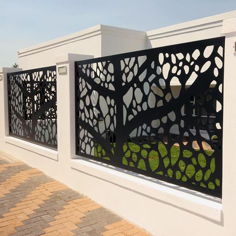 Gard Modern, Building Cladding, Fence Wall Design, Compound Wall Design, Laser Cut Aluminum, Fence Gate Design, Modern Fence Design, House Fence Design, Front Gate Design