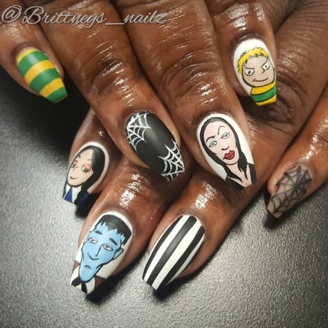 Adams Family Nails, Nails Scary, Scary Nail Art, Nails Spider, Spider Nails, College Nails, The Adams Family, Scary Nails, Art Scary