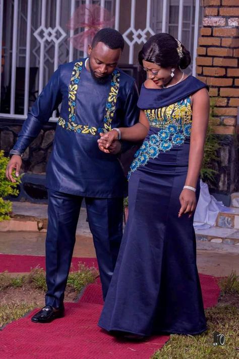 Kitenge Designs For Couples, Couple African Outfits Matching Wedding, Lobola Outfits For Couples, African Outfits For Couples, African Dresses For Women Wedding, Ankara Couple Outfit, Couples African Outfits, Stylish Naija, Traditional African Clothing