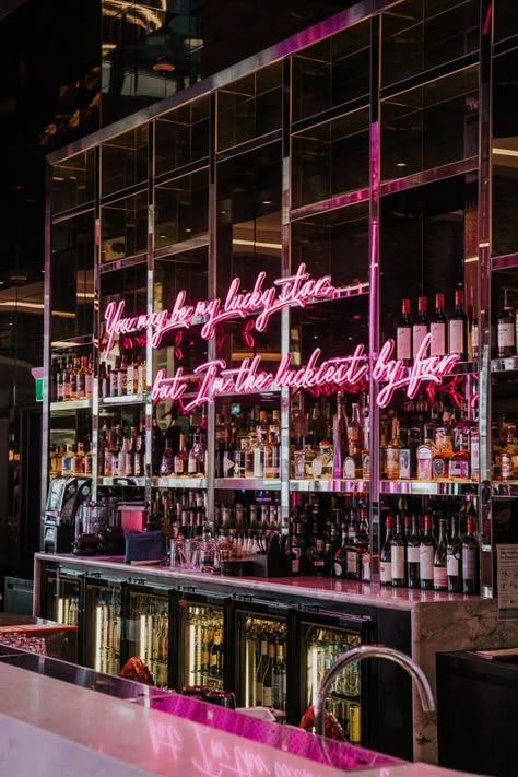 Aesthetic Bar In House, Disco Bar Aesthetic, Cool Bar Aesthetic, Disco Design Interior, Disco Club Interior, Bar Inspiration Restaurant, Disco Restaurant, Disco Interior Design, Disco Interior