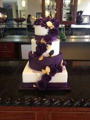 Navy Purple Gold Wedding, Moody Purple Wedding Cake, Purple Gold Wedding Cake, Plum Wedding Cake Ideas, Plum Wedding Cake, Deep Purple Wedding, Diy Wedding Food, Purple Wedding Cake, Purple And Gold Wedding