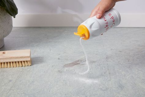 How To Clean Linoleum Floors, Linoleum Floor Cleaner, Linoleum Cleaner, Clean Linoleum Floors, Linoleum Kitchen, Linoleum Kitchen Floors, Linoleum Floors, Clean Bathroom, Floor Stain