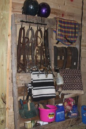 Tack Storage, Tack Room Organization, Horse Tack Rooms, Barn Hacks, Paddock Paradise, Horse Shelter, Pallet Storage, Barn Storage, Horse Gear