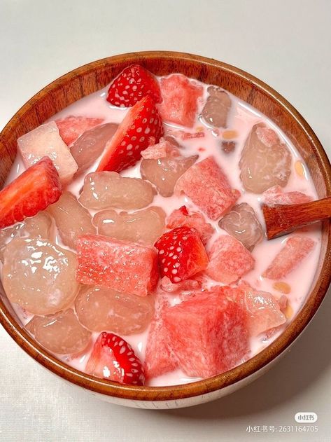 Hwachae🍓 Hwache Korean Desert, Hwachae Bowl, Hwachae Aesthetic, Refreshing Aesthetic, I Want Food, Creative Snacks, Kawaii Cooking, Delicacy Food, Food Therapy