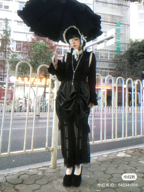 Kei Fashion Types, V Kei Fashion, V Kei Outfits, Goth Japanese Fashion, Vkei Outfits, Visual Kei Outfits, Visual Kei Fashion, Ivory Outfit, Outing Outfit