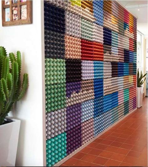 OMG! Is this cool or what!!! I love big modern art and I bet this would be easy to make. This recycled egg carton wall art in multi colors is featured at the blog Bohemialife. Pop on over to the … Read More ... Summer Mantle Decor, Cosy Home, Bathroom Remodel Tile, Pallet Furniture Bedroom, Diy Storage Cabinets, Diy Home Decor Bedroom, Decoration Originale, Diy Home Decor On A Budget, Summer Home Decor