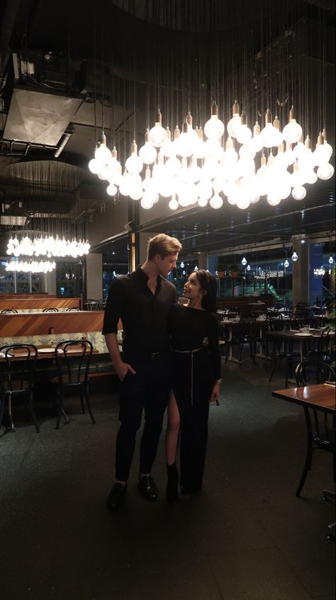 Restaurant Couple Aesthetic, Dinner Date Couple Pictures, Date Pics Restaurant, Restaurant Couple Photos, Couple In Restaurant Aesthetic, Fancy Dinner Date Aesthetic Couple, Couple Dinner Date Photo, Couple Restaurant Date, Korean Couple Restaurant Date