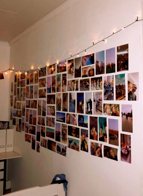 Disposable Pictures Wall, Friend Photo Wall Collage Bedroom, Disposable Photo Wall, Friends Picture Wall, Photo Wall Collage Ideas Bedrooms, How To Display Photos, What To Do With An Empty Wall, Wall Photo Collage Ideas, Collage Bedroom Wall