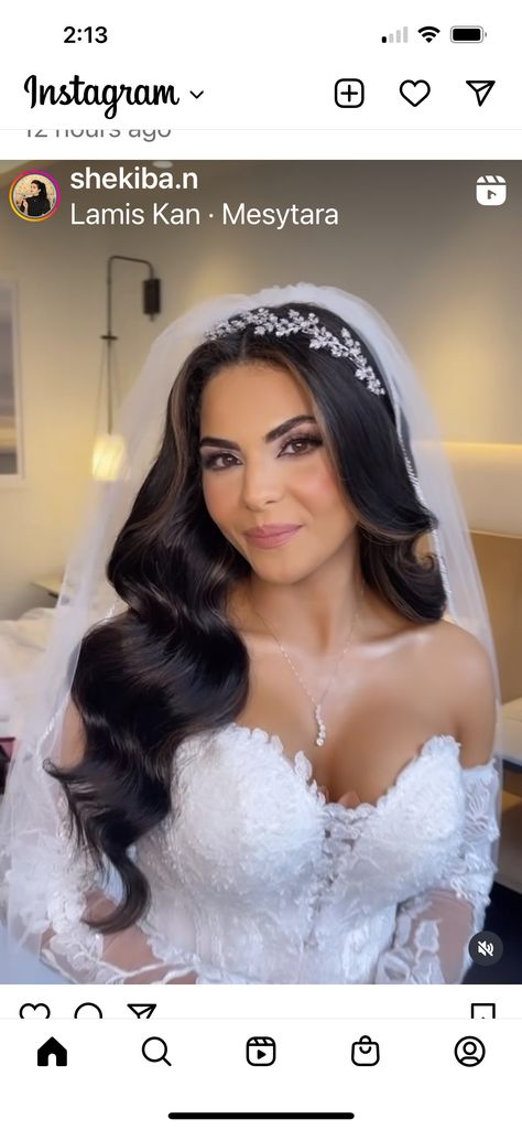 Glam Bride Makeup, Hollywood Curls, Glam Bride, Hollywood Waves, Long Hair Wedding Styles, Veil Brides, Hair Wedding, Hair Down, Bride Makeup