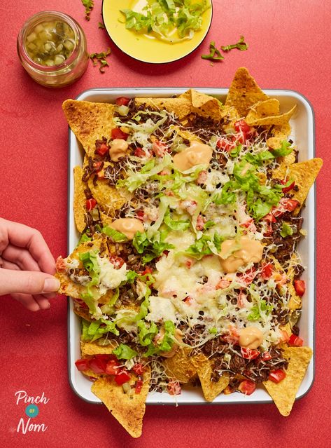 Unique Nachos, Pinch Of Nom Recipes, Cheeseburger Nachos, Noom Meals, Bethany Dobson, Sw Recipes, Cheesy Nachos, Fakeaway Recipes, Healthy Beef Recipes