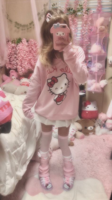 Hello Kitty Clothes Aesthetic, Kawaii Style Outfits, Kawaiicore Outfits, Sanrio Outfit Aesthetic, Softie Style, Sanriocore Outfits, Kawaiicore Outfit, Ugg Outfit Ideas, Fem Boy Outfits