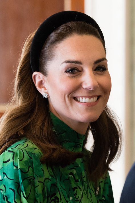 9 of the Duchess of Cambridge's Most Stylish Headband Moments Prince William Hair, Principe William Y Kate, Düşes Kate, Looks Kate Middleton, Kate Middleton Hair, Prins William, Kate Middleton Pictures, Kate Middleton Dress, 2020 Vision