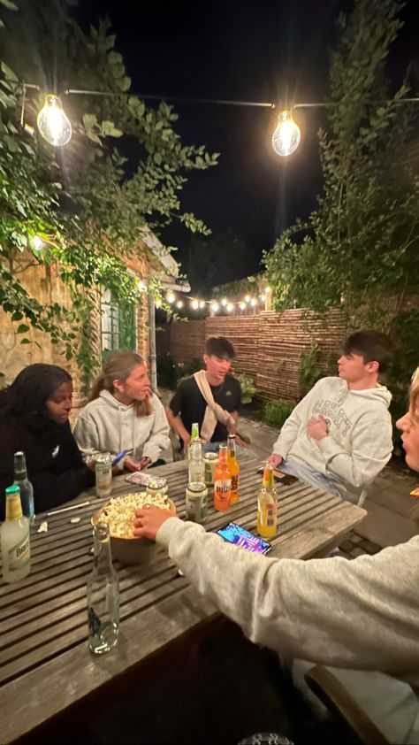 Summer Nights Aesthetic Friends, Friends Getting Ready Aesthetic, Big Friends Group, Friends Night Aesthetic, Happy With Friends, Living With Friends, Amigos Aesthetic, Group Of Friends Aesthetic, Going Out Aesthetic