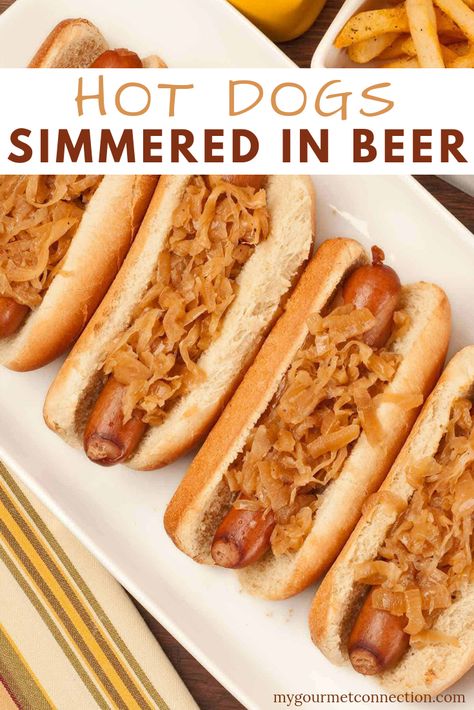 Steamed Hot Dogs, Hot Dog Sauce, Grilling Hot Dogs, Gourmet Hot Dogs, Hot Dogs Recipes, Hot Dog Chili, Burger Dogs, Cooking With Beer, Meat Appetizers