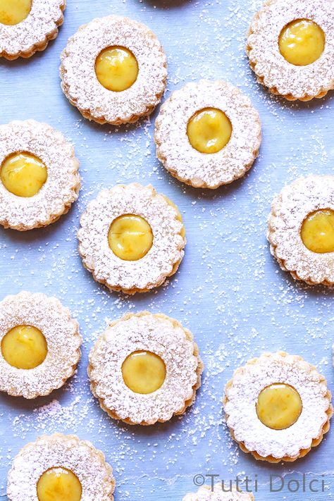 Citrus Curd, Sandwich Cookies Filling, Linzer Cookies Recipe, Cookies Lemon, Christmas Shortbread, Linzer Cookies, Lemon Cookies, Easter Chocolate, Biscuit Cookies