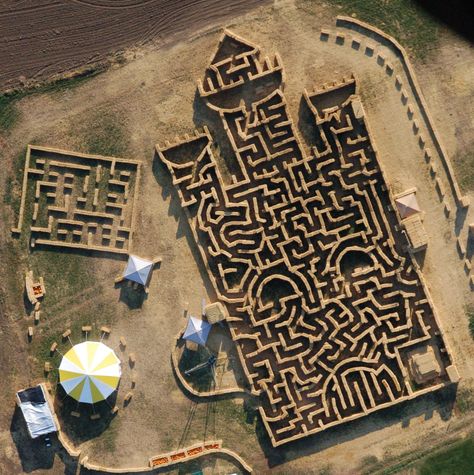 Hay Maze, Modern Playground, Pumpkin Patch Farm, Labyrinth Maze, Labyrinth Design, Dream Horse Barns, Maze Design, Farm Day, Casa Halloween