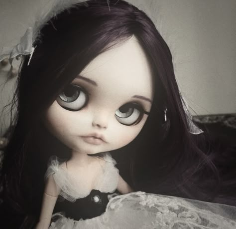 Doll Icons Aesthetic, Mal And Evie Matching Pfp, Bythle Dolls Pfp, Bythle Dolls, Doll Aesthetic Dark, Dark Hair Blythe Doll, Filipino Funny, Comic Tattoo, Girl Interrupted