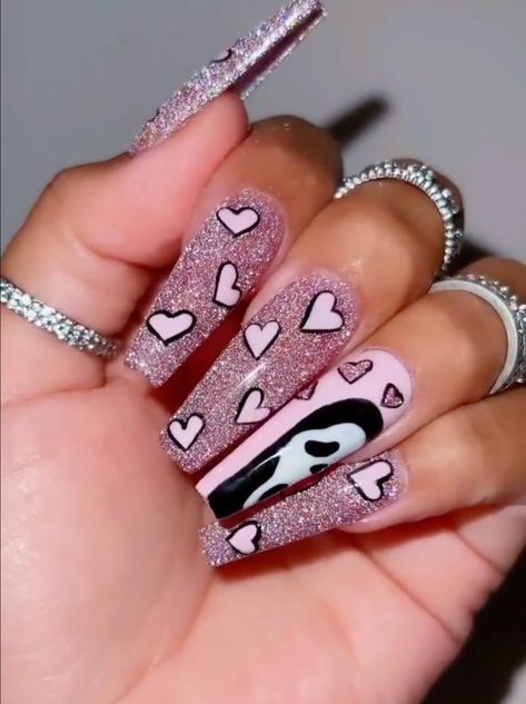 Pink Scream Halloween Nails, Pink Scream Halloween, Pink Scream Nails, Scream Nails Acrylic, Nails Black And Orange, Halloween Nails Glitter, Scream Nail Art, Nails Art 2022, Artist Nails