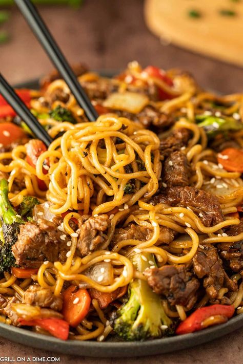 Blackstone Beef Stir Fry - grillonadime.com Blackstone Stir Fry Noodles, Yakisoba Stir Fry, Black Stone Stir Fry Recipes, Blackstone Stir Fry, Beef Yakisoba, Easy Grill Recipes, Recipes For The Grill, Simple Stir Fry, Easy Beef Stir Fry