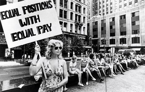 A woman stands on a corner protesting unequal pay for women in Cincinnati, circa 1971. Womens Protest, Second Wave Feminism, Wage Gap, Women Rights, Equal Pay, Gender Pay Gap, Protest Signs, Womens March, Gender Equality