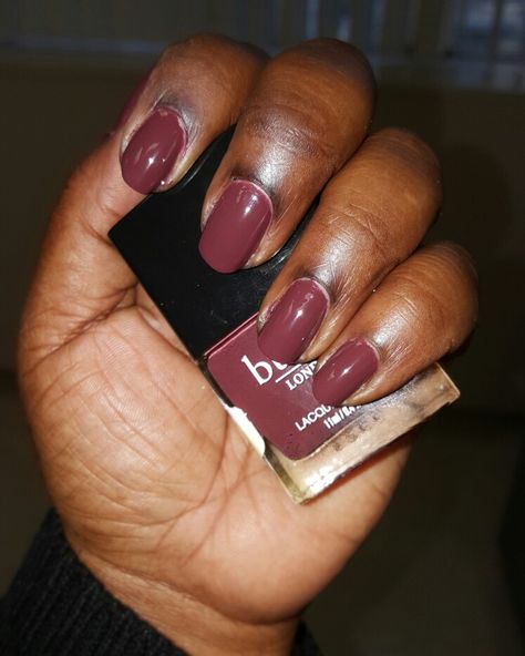 Beautiful nail polish color for dark skin women  #butterlondon #trampstamp Dusky Skin Nail Polish, Short Red Nails, Dusky Skin, Beautiful Nail Polish, Gel Polish Manicure, Colors For Dark Skin, Fall Gel Nails, Dry Nail Polish, Uv Gel Nail Polish