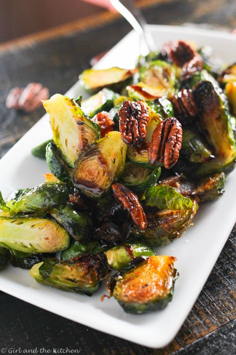 Oven Roasted Brussels Sprouts, Brussels Sprouts Recipes, Sprouts Recipes, Party Side Dishes, Crispy Brussel Sprouts, Brussel Sprout Recipes Roasted, Bacon Brussel Sprouts, Roasted Brussels Sprouts, Rosh Hashana