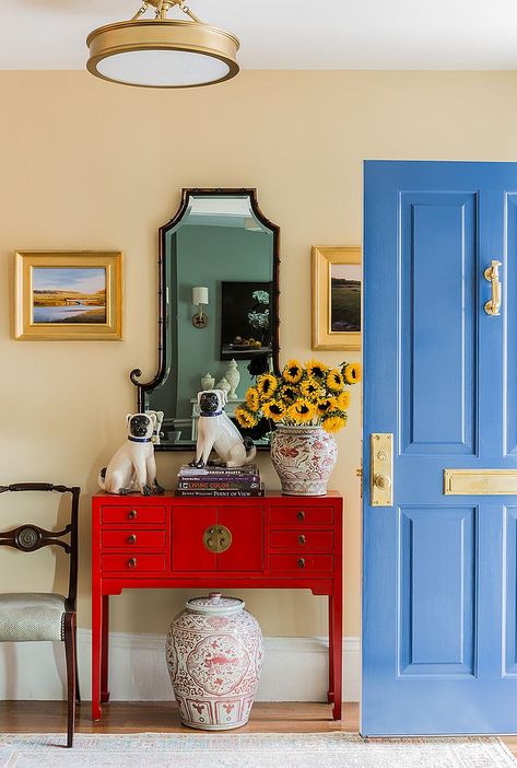 Right First Impressions: 30 Trendy Front Doors to Enliven the Entry Blue Foyer, Foyer Door, Entry Table Decor, Door Table, Entrance Table, Foyer Decor, Entry Tables, Foyer Decorating, Front Door Colors