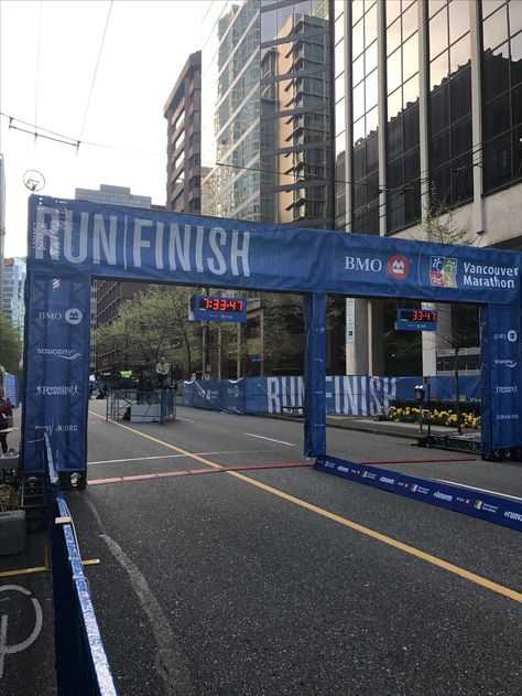 5k Finish Line, Running 5 Miles A Day, Half Marathon Finish Line, Marathon Finish Line Aesthetic, Marathon Finish Line Pictures, Half Marathon Inspiration, Marathon Running Aesthetic, Marathon Vision Board, Running Finish Line