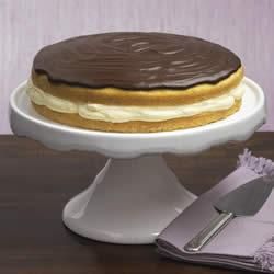 Kraft(R) Boston Cream Pie. "A yellow cake layer is split and filled with creamy vanilla pudding and topped with dark chocolate frosting. This classic takes just 15 minutes and a bit of refrigeration before serving." Boston Cream Pie Cake, Boston Creme Pie, Boston Cream Pie Recipe, Coconut Dessert, Boston Cream Pie, Brownie Desserts, Cream Pie Recipes, Boston Cream, Nice Picture