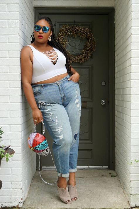 Bralette Outfit Ideas, Plus Size Bralette, Fashion Outfits Plus Size, Plus Size Tips, Super Models, Bralette Outfit, Target Customer, Bag Outfit, Statement Bag