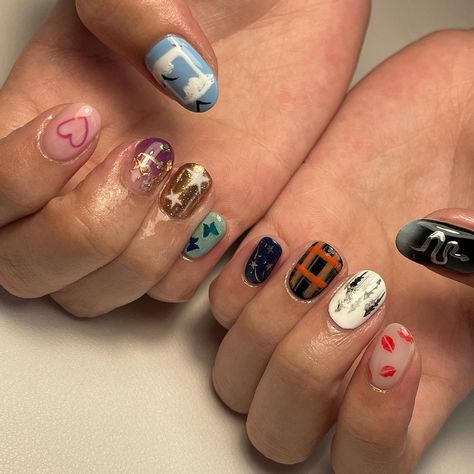 Taylor Swift The Eras Tour nails 🤍 Taylor Swift Short Nails, Eras Tour Nails With Tortured Poets, Eras Tour Nails Ideas, Evermore Nails, Swiftie Nails, Folklore Nails, Taylor Swift Eras Tour Nails, The Eras Tour Nails, Taylor Swift Nail Ideas