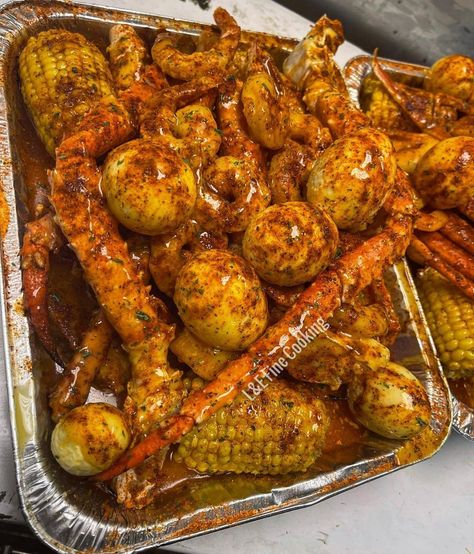 Baking Aesthetic, Snow Crab, Seafood Boil Recipes, Crab Boil, Yummy Seafood, Food Addict, Soul Food Dinner, Fine Cooking, Garlic Butter Sauce