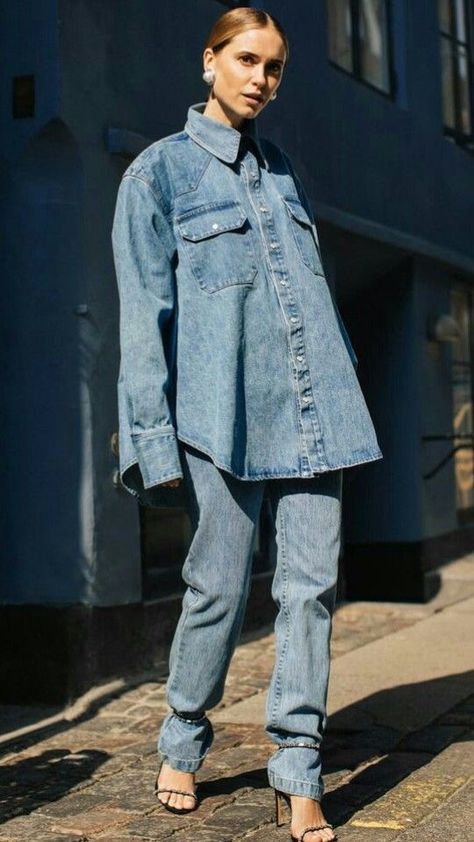 Denim 2023, Denim On Denim, All Jeans, Double Denim, Outfit Jeans, High Fashion Street Style, Denim Outfit, Outfits Casuales, Denim Shirt