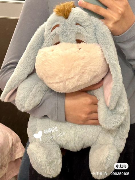 Piglet Stuffed Animal, Kawaii Plushies Aesthetic, Peluche Aesthetic, Pig Anime, Figure Room, Fluffy Toys, Eeyore Plush, Fuchs Baby, Cute Squishies