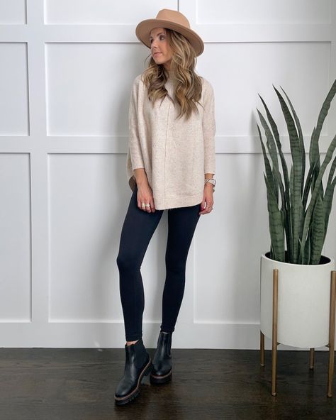 Chelsea Boot Outfits You Can Copy - Merrick's Art Boot Leggings Outfit, Long Tops For Leggings, Black Chelsea Boots Outfit, Chelsea Boot Outfit, Outfits Leggins, Chelsea Boots Outfit, Look Legging, Black Leggings Outfit, Leggings Outfits