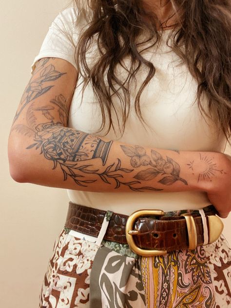 #tatoodesign #tattooideas #tattoosforwomen Tattoo Under Bicep, Tattooed Women In Dresses, Women With Sleeve Tattoos, Floral Half Sleeve Tattoo Forearm, Old People With Tattoos, Female Tattoo Sleeve, Old Style Tattoos, Heavily Tattooed, Bohemian Tattoo