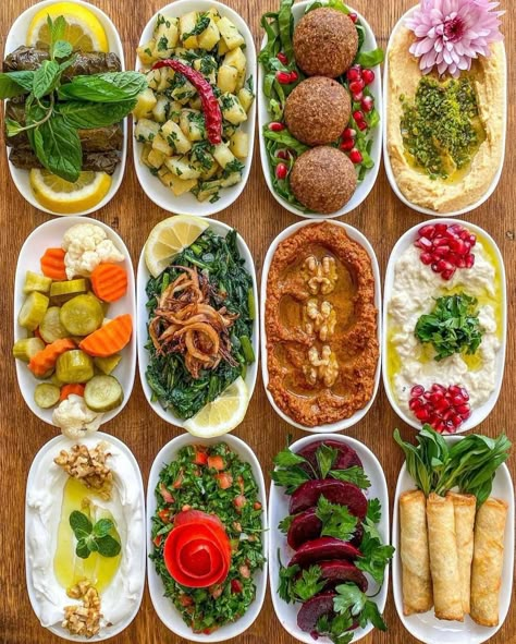 Food Set Up, Syrian Food, Healthy Dinner Ideas, Party Food Buffet, Catering Ideas Food, Cookout Food, Olive Oils, Food Displays, Persian Food